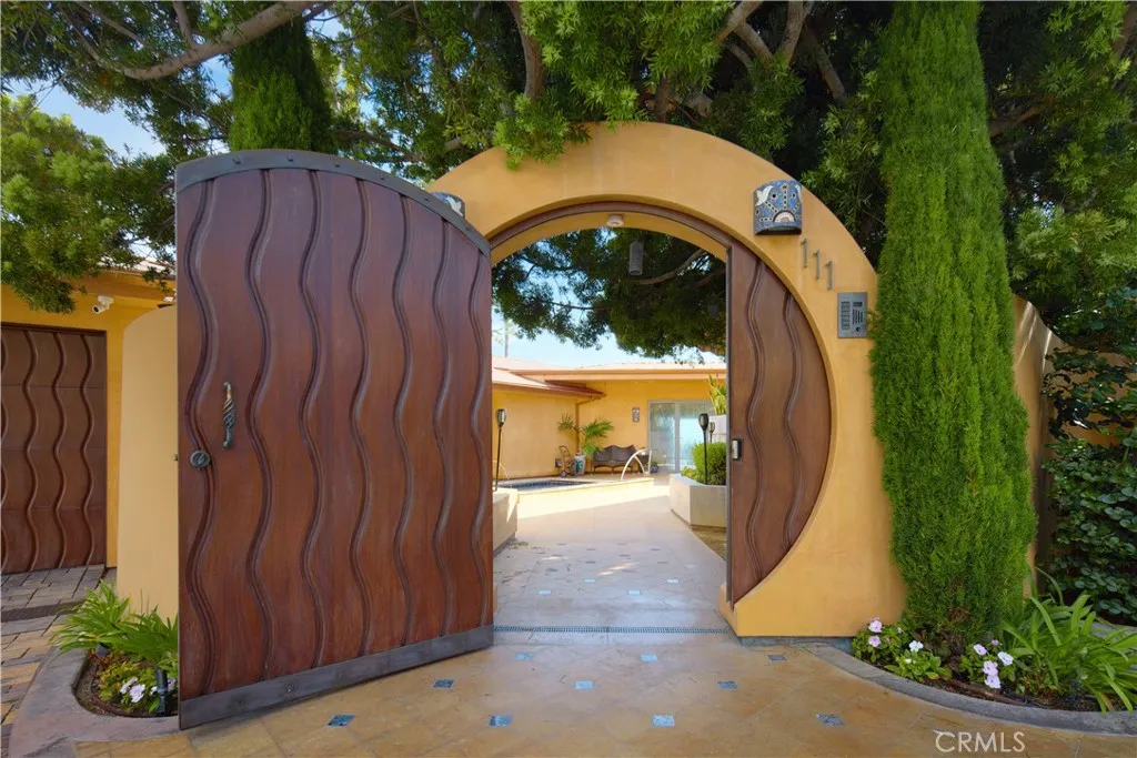 111 S La Senda Drive, Laguna Beach, California 92651 home-pic-4
