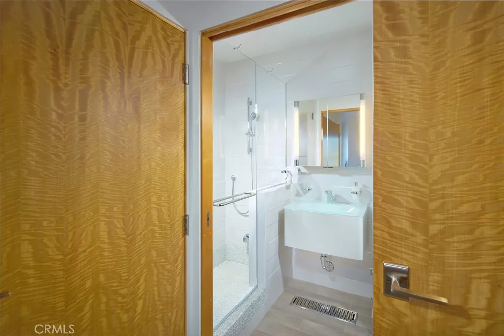 111 S La Senda Drive, Laguna Beach, California 92651 home-pic-32