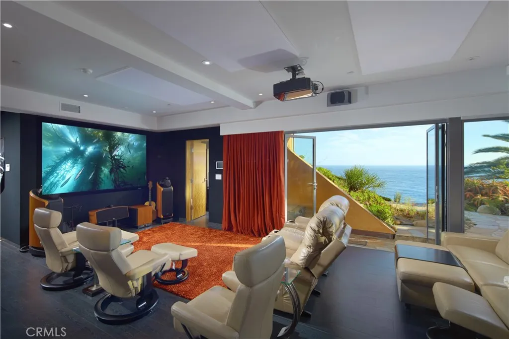 111 S La Senda Drive, Laguna Beach, California 92651 home-pic-35