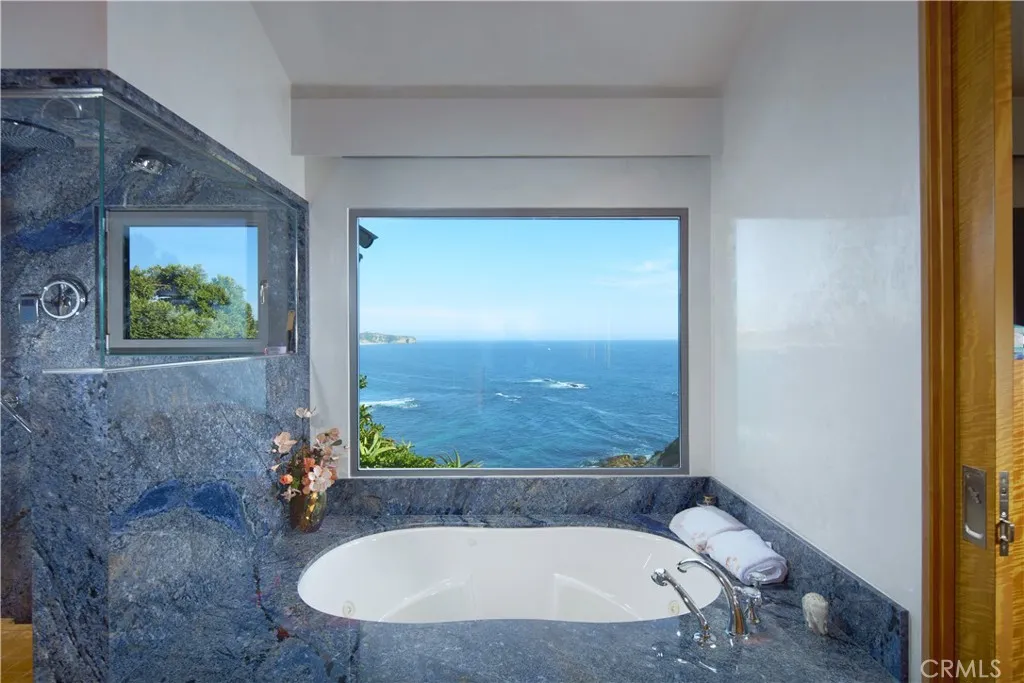 111 S La Senda Drive, Laguna Beach, California 92651 home-pic-29