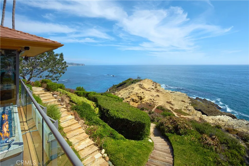111 S La Senda Drive, Laguna Beach, California 92651 home-pic-1