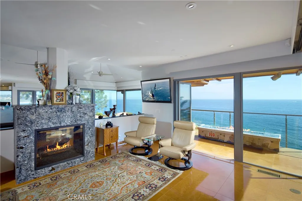 111 S La Senda Drive, Laguna Beach, California 92651 home-pic-17