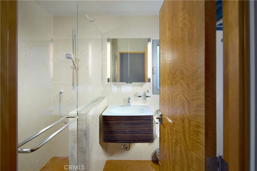 111 S La Senda Drive, Laguna Beach, California 92651 home-pic-38