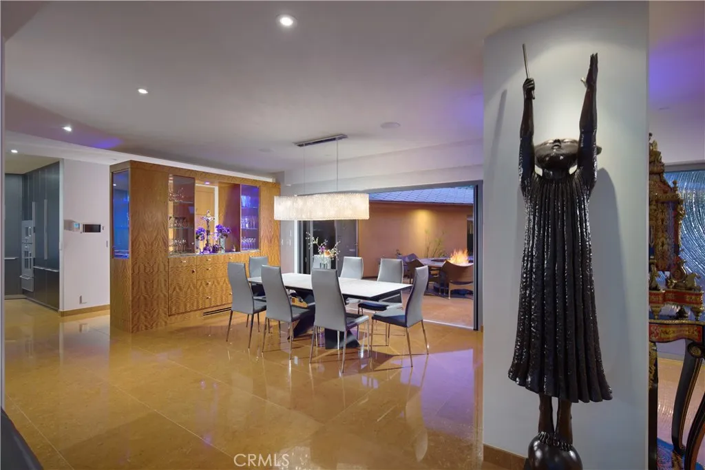 111 S La Senda Drive, Laguna Beach, California 92651 home-pic-25