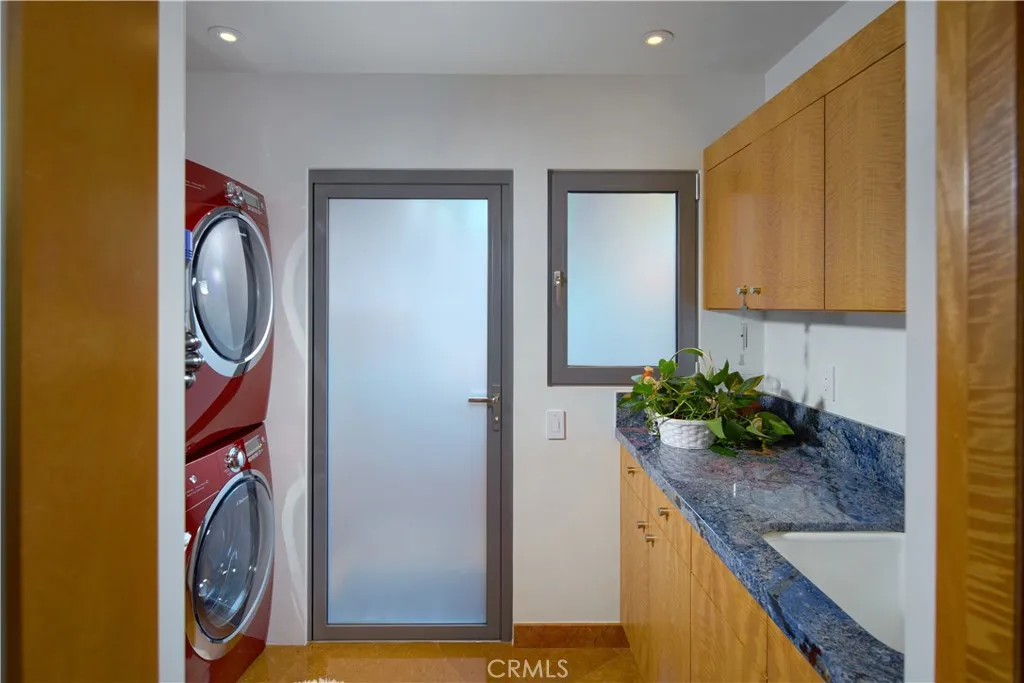 111 S La Senda Drive, Laguna Beach, California 92651 home-pic-37