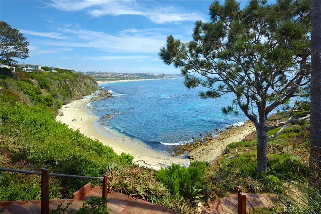 111 S La Senda Drive, Laguna Beach, California 92651 home-pic-45