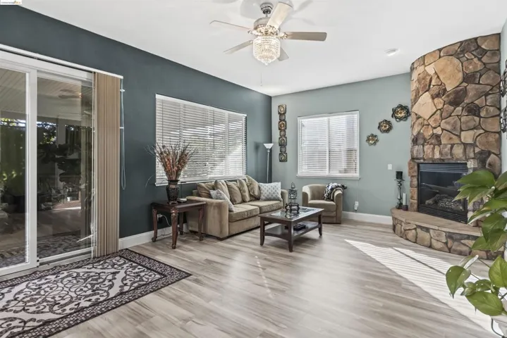 24 Minaret Rd, Oakley, California 94561