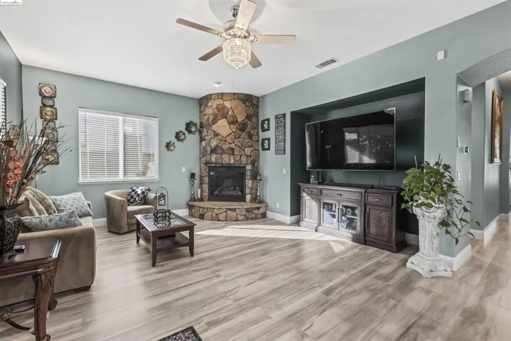 24 Minaret Rd, Oakley, California 94561
