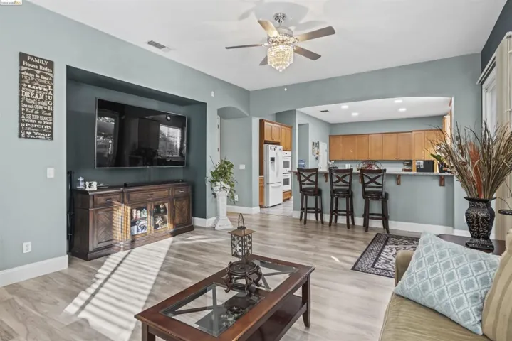 24 Minaret Rd, Oakley, California 94561