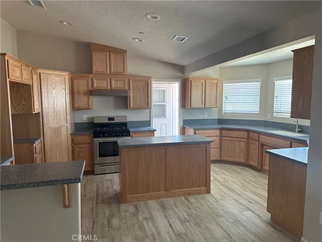 15073 Temecula, Apple Valley, California 92307