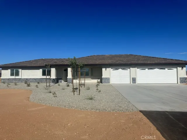 15073 Temecula, Apple Valley, California 92307