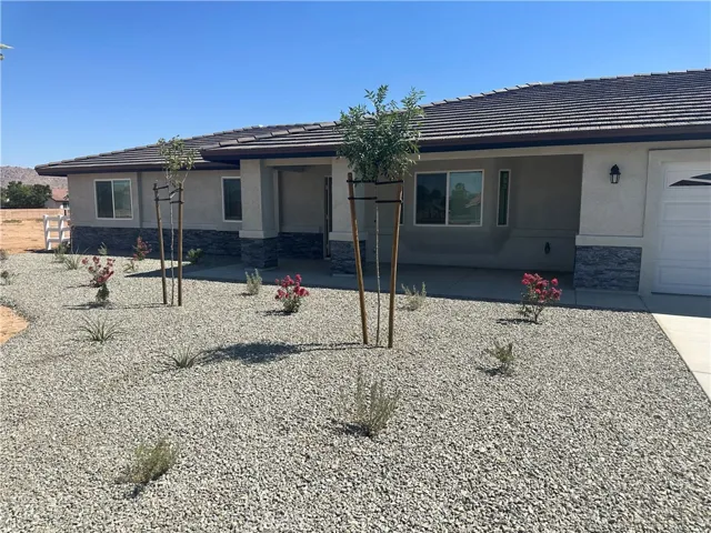 15073 Temecula, Apple Valley, California 92307