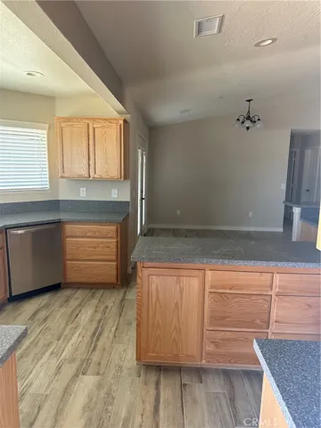 15073 Temecula, Apple Valley, California 92307