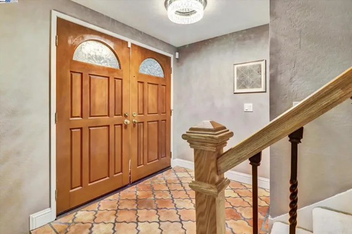 319 Castle Rock Road, Walnut Creek, California 94598-4518