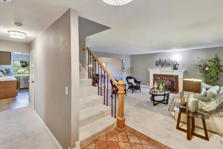 319 Castle Rock Road, Walnut Creek, California 94598-4518