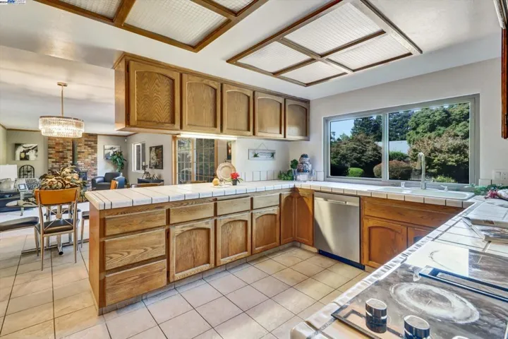 319 Castle Rock Road, Walnut Creek, California 94598-4518