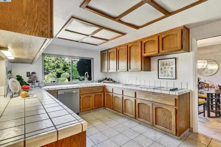 319 Castle Rock Road, Walnut Creek, California 94598-4518
