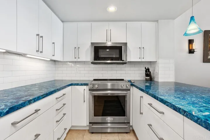 205 Helix Avenue, Solana Beach, California 92075