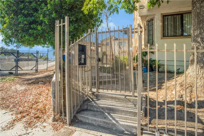 14715 Saticoy Street 12, Van Nuys, California 91405
