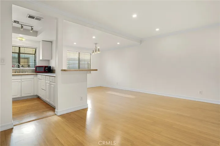 14715 Saticoy Street 12, Van Nuys, California 91405