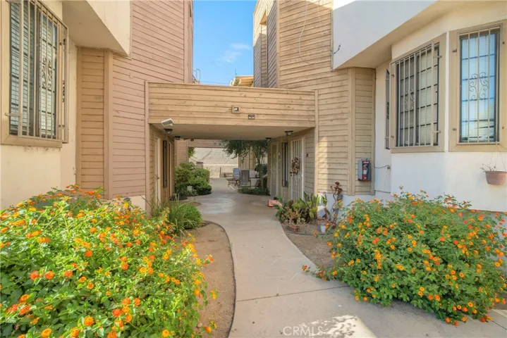 14715 Saticoy Street 12, Van Nuys, California 91405