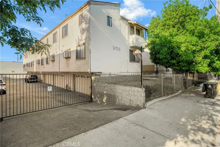 14715 Saticoy Street 12, Van Nuys, California 91405