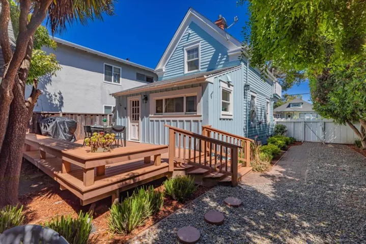1555 Lincoln Avenue, Capitola, California 95010