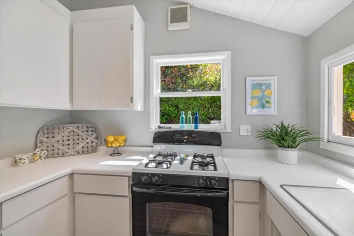 1555 Lincoln Avenue, Capitola, California 95010