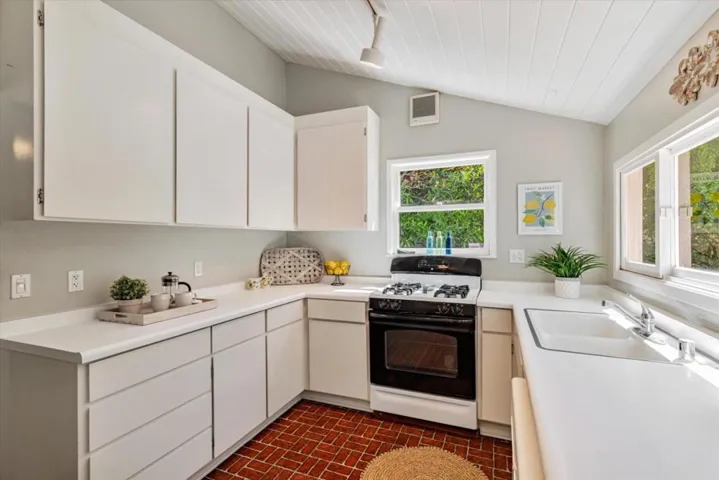 1555 Lincoln Avenue, Capitola, California 95010