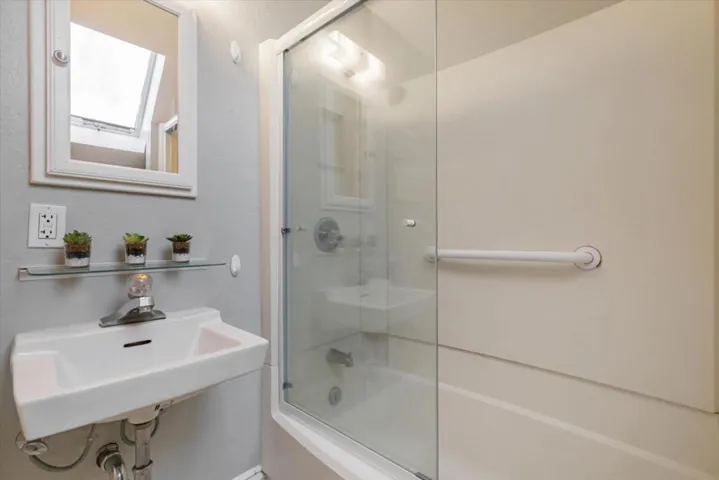 1555 Lincoln Avenue, Capitola, California 95010
