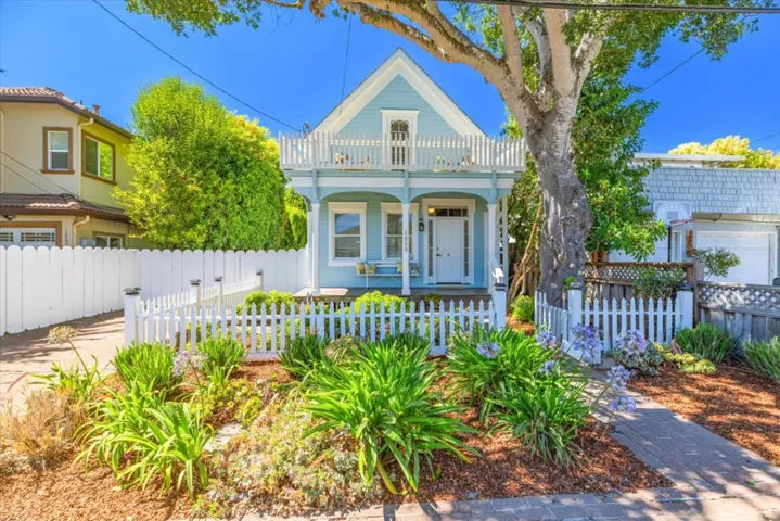 1555 Lincoln Avenue, Capitola, California 95010