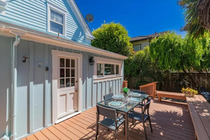 1555 Lincoln Avenue, Capitola, California 95010