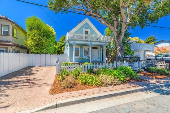 1555 Lincoln Avenue, Capitola, California 95010