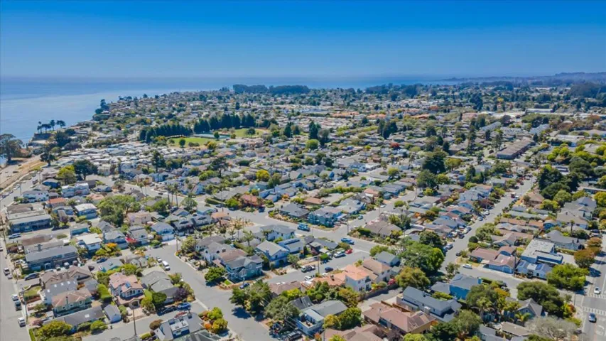 1555 Lincoln Avenue, Capitola, California 95010
