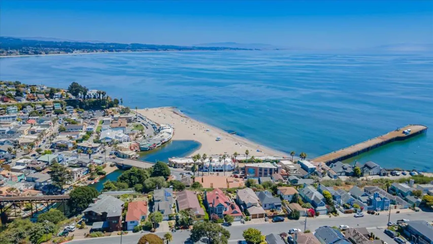 1555 Lincoln Avenue, Capitola, California 95010