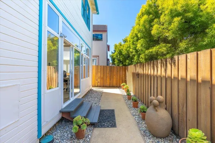 306 6th Street, Pacific Grove, California 93950