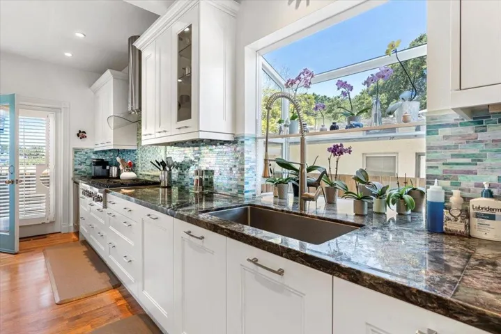 306 6th Street, Pacific Grove, California 93950