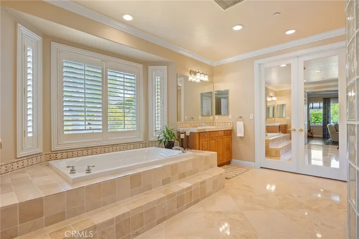 luxurious jetted soaking tub