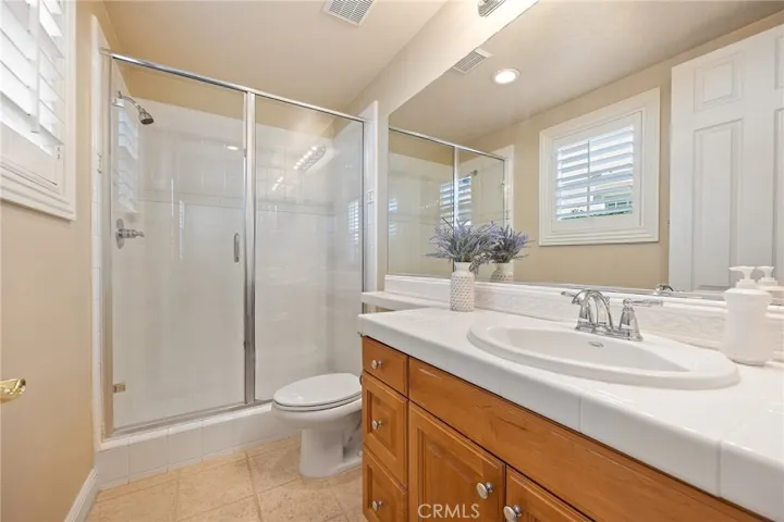 downstairs bedroom ensuite, plantation shutters.