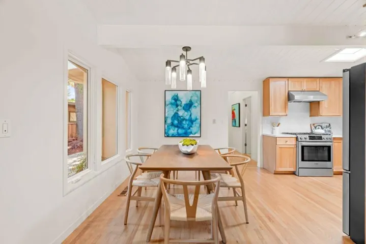 2499 Burnham Way, Palo Alto, California 94303