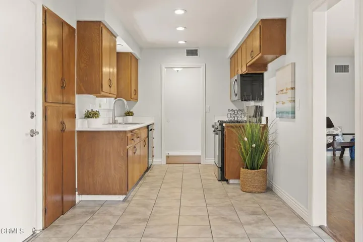 16-web-or-mls-UpmarketMedia-18SanBen-45