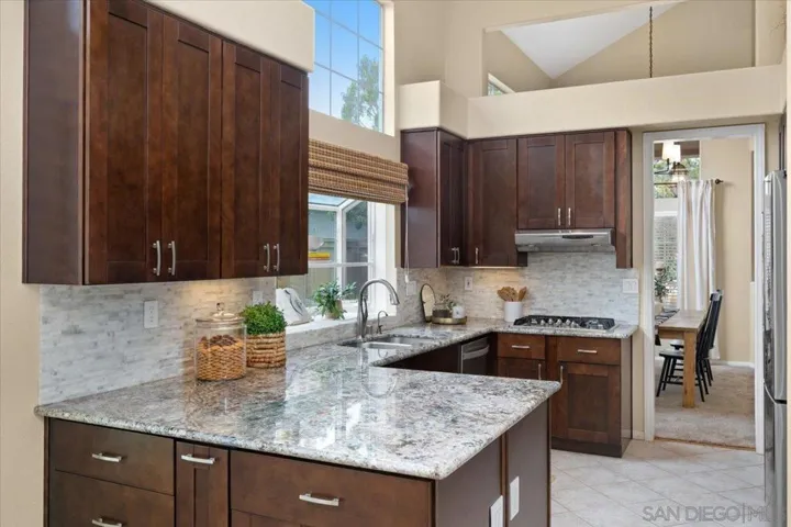 2116 Rock Gln, Escondido, California 92026