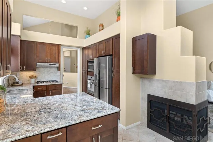 2116 Rock Gln, Escondido, California 92026