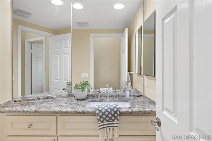 2116 Rock Gln, Escondido, California 92026