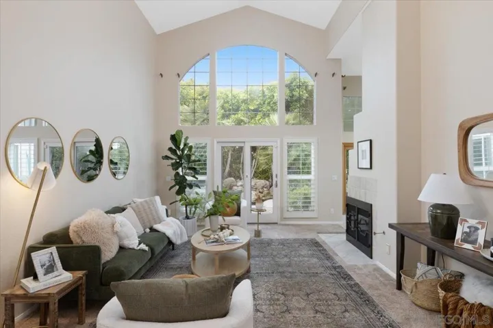 2116 Rock Gln, Escondido, California 92026