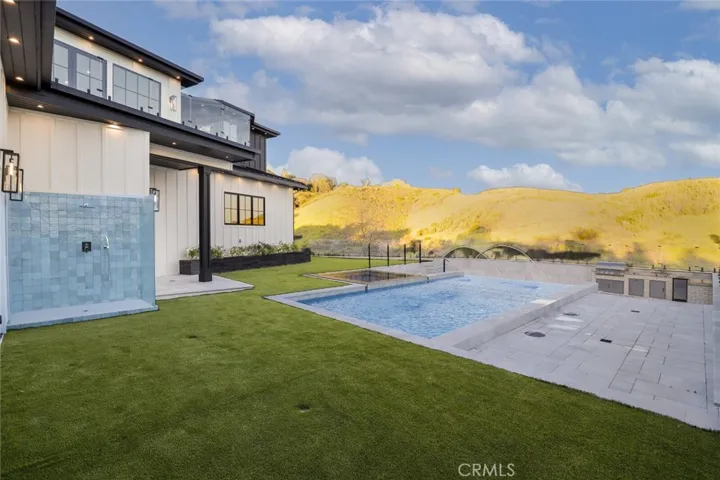 46 Dapplegray Road, Bell Canyon, California 91307