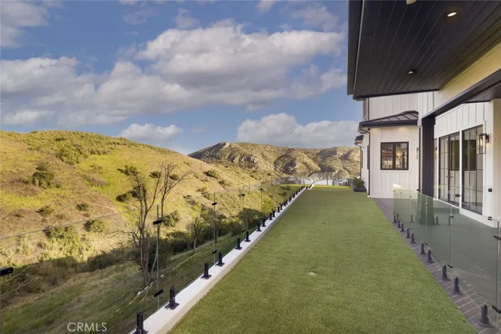 46 Dapplegray Road, Bell Canyon, California 91307