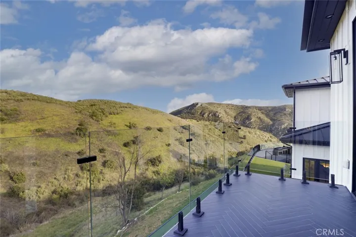 46 Dapplegray Road, Bell Canyon, California 91307