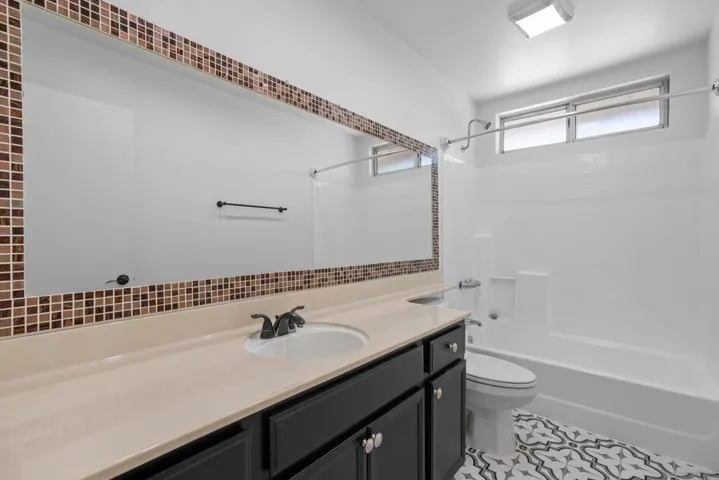 1881 Loreto Gln, Escondido, California 92027