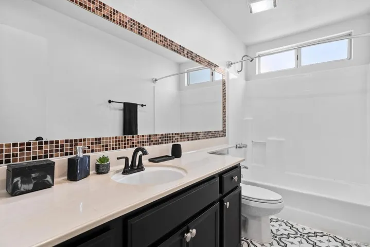1881 Loreto Gln, Escondido, California 92027
